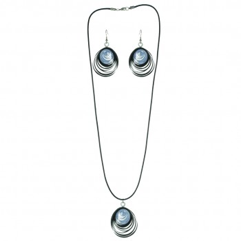 Fabulous Swirling Shaped With Contrasting Color Mix Pendant Neckpiece With Matching Earrings And Thread